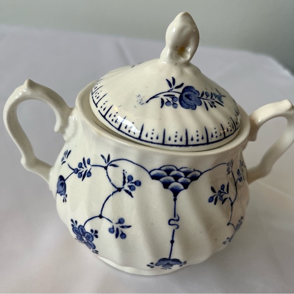 Finlandia • Sugar Bowl with Lid - Picture 2 of 5